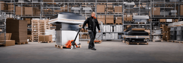 How to use a pallet truck safely: Best practices and common mistakes