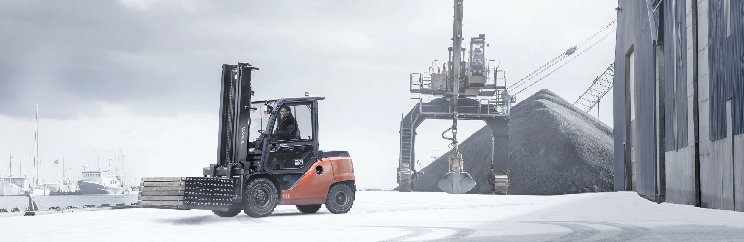 toyota forklift truck operating in winter conditions